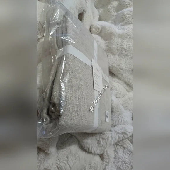 NWT Pottery Barn Gray European Flax Linen Waffle Shower Curtain Size 72X72